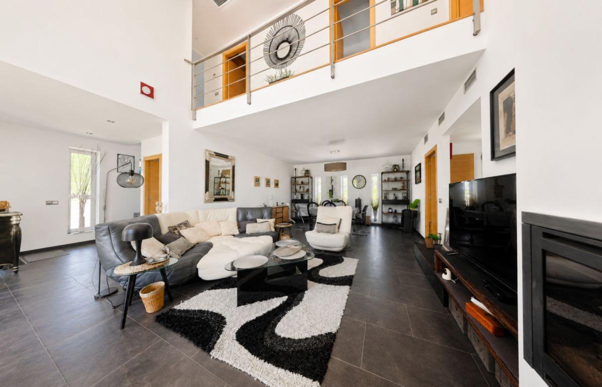 Properties for sale and rent in Spain photo 4