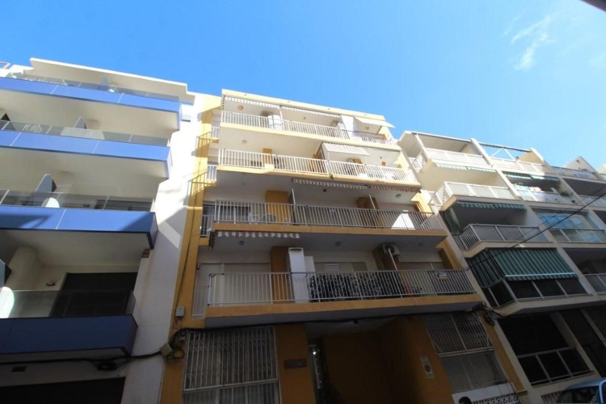 Venta de piso en Piso en Calle Gumersindo, Las Piscinas Naturales, Torrevieja, Torrevieja
photo 2
