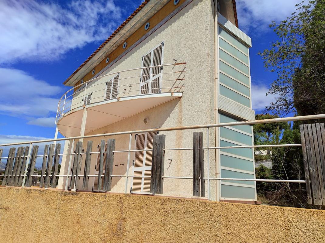 Properties for sale and rent in Spain photo 3