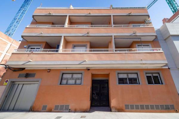 Venta de piso en Piso en Calle de Pedro Lorca, Las Piscinas Naturales, Torrevieja, Torrevieja
photo 1