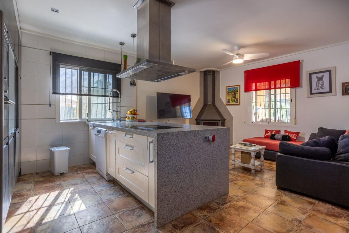 Sale of independent chalet in Casa o chalet en La Hoya-Daimes-El Derramador, Elche / Elx, Elche / Elx
photo 2