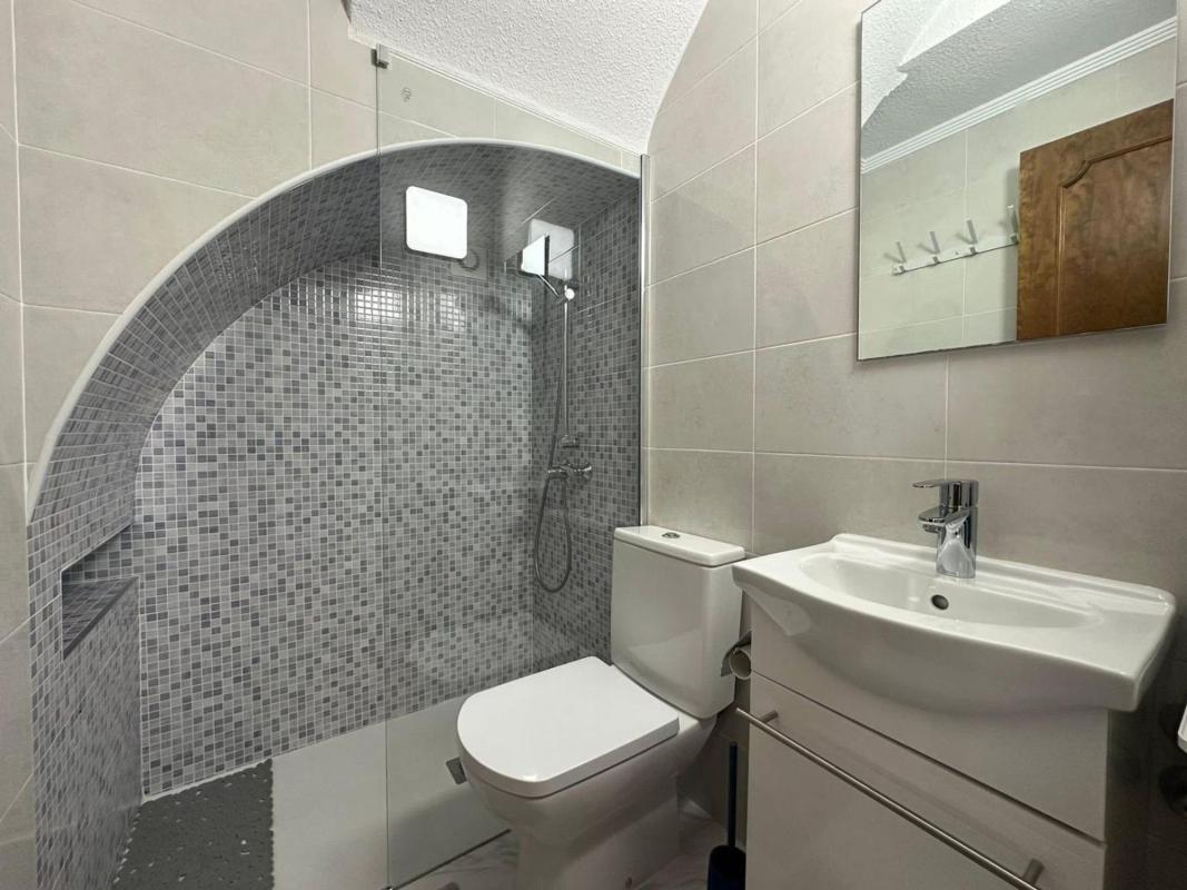 Sale of townhouse in  Chalet adosado en Calle Comunidad de Madrid, Miramar - Torre del Moro, Torrevieja , Torrevieja photo 5