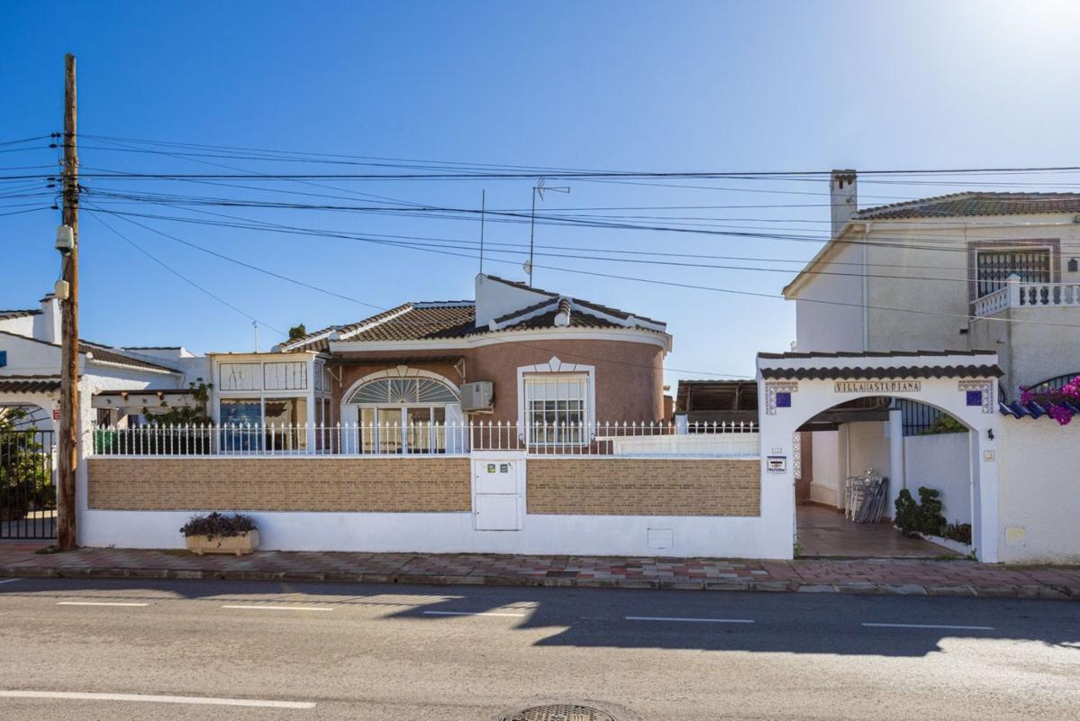 Venta de chalet independiente en Casa o chalet en La Siesta - El Salado - Torreta, Torrevieja, Torrevieja
photo 1