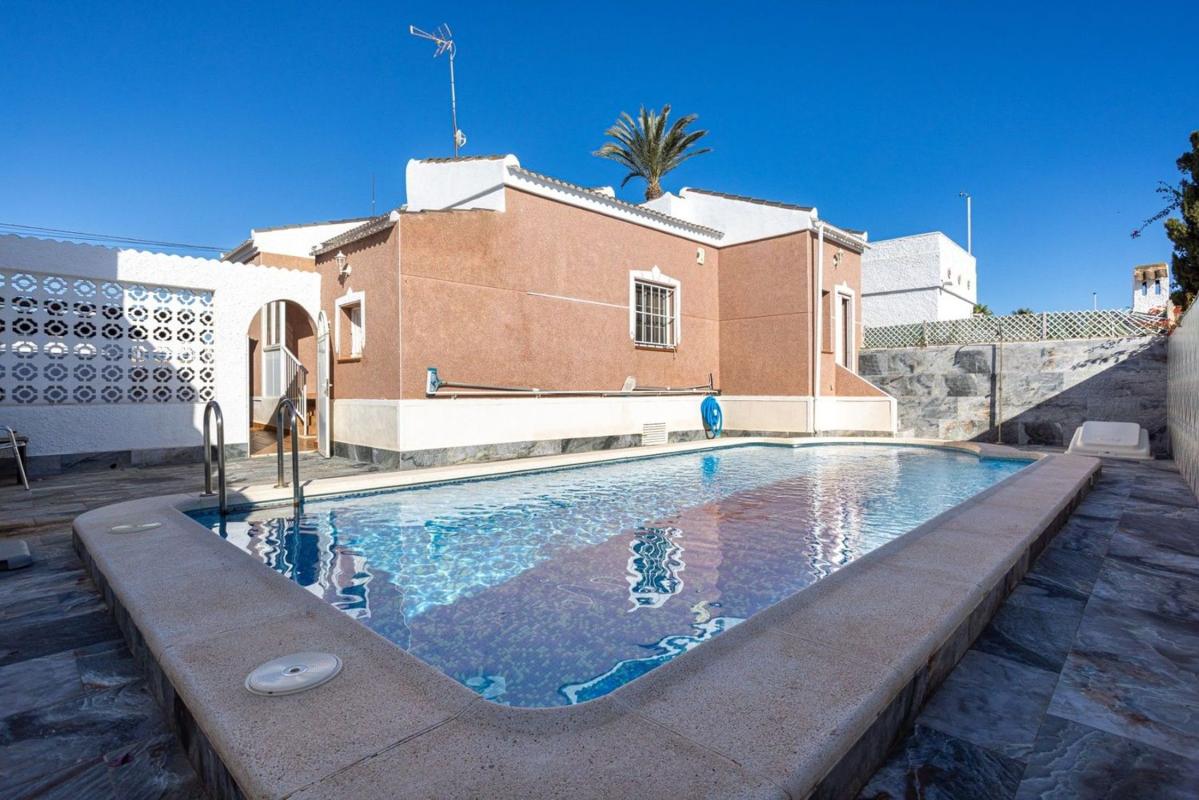 Venta de chalet independiente en Casa o chalet en La Siesta - El Salado - Torreta, Torrevieja, Torrevieja
photo 2