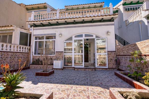 Chalet independiente en venta en Casa o chalet en Calle Abedul, Cañada del Molino, Torrevieja, Torrevieja
 photo 1