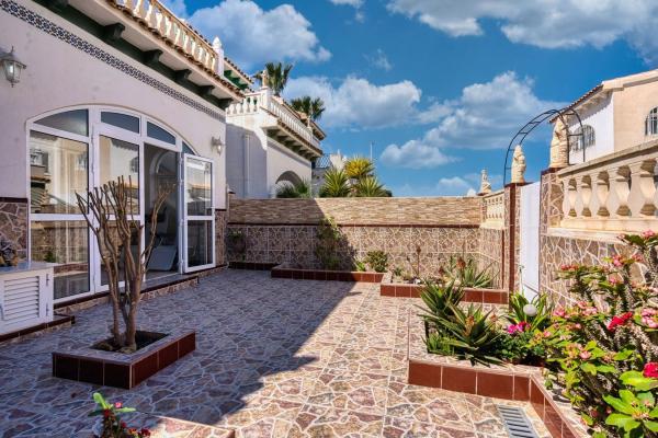 Chalet independiente en venta en Casa o chalet en Calle Abedul, Cañada del Molino, Torrevieja, Torrevieja
 photo 2