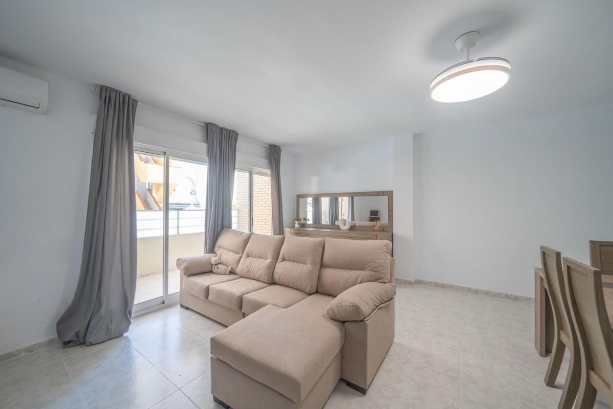 Sprzedaż mieszkania w Piso en Calle Nuestra Señora del Rosario, Gaspar Perrelló, Torrevieja, Torrevieja
photo 1