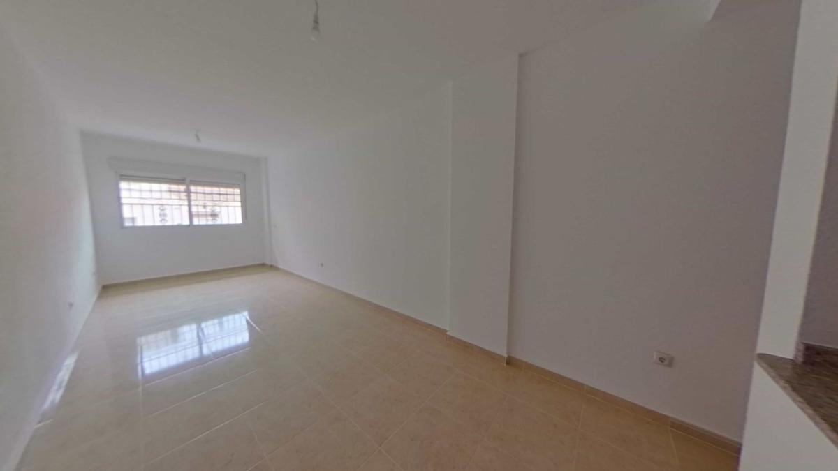 Sale of apartment in Piso en Calle de Pedro Lorca, Las Piscinas Naturales, Torrevieja, Torrevieja
photo 1