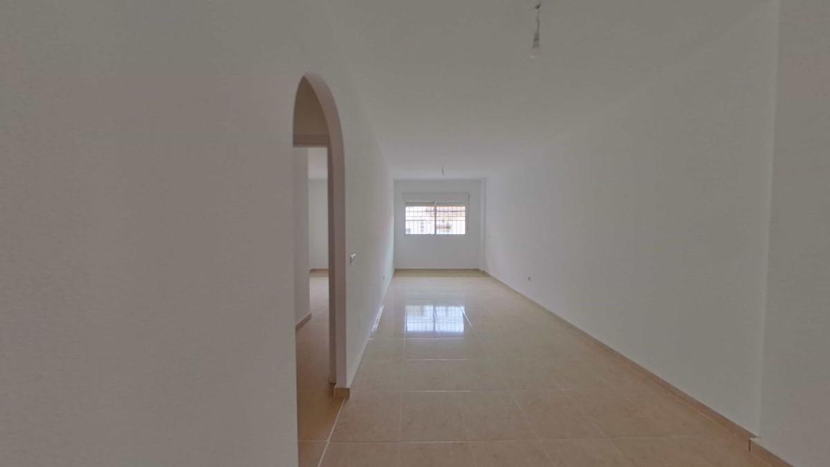 Sale of apartment in Piso en Calle de Pedro Lorca, Las Piscinas Naturales, Torrevieja, Torrevieja
photo 2
