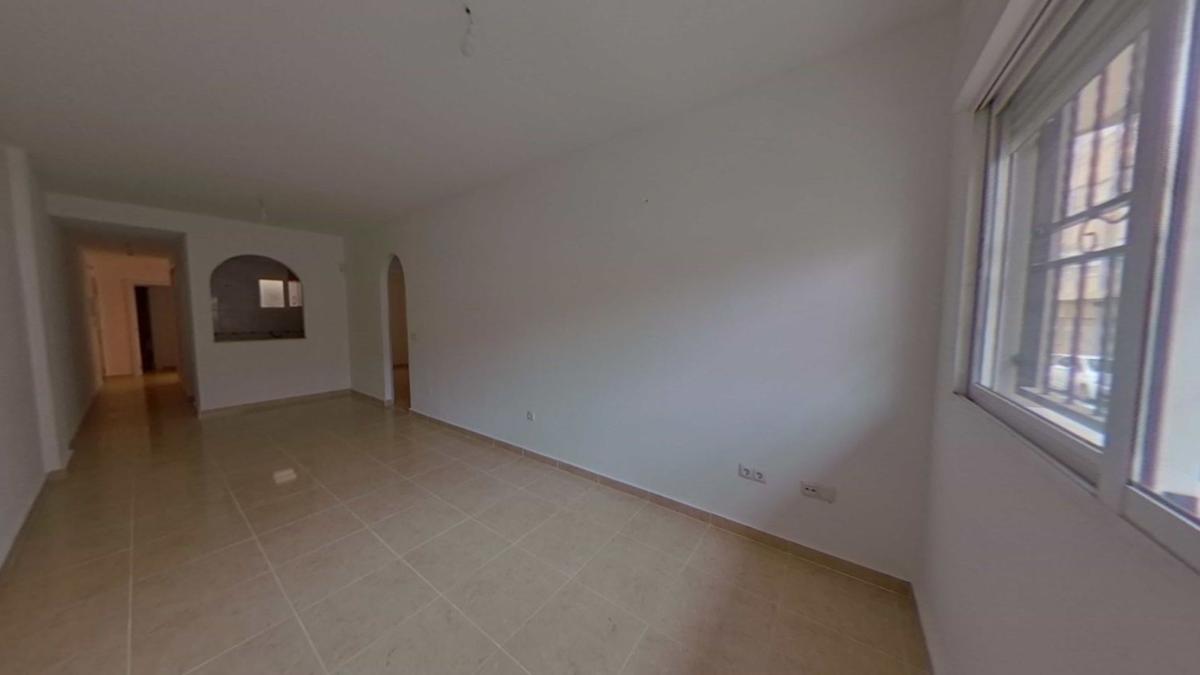 Sale of apartment in Piso en Calle de Pedro Lorca, Las Piscinas Naturales, Torrevieja, Torrevieja
photo 4