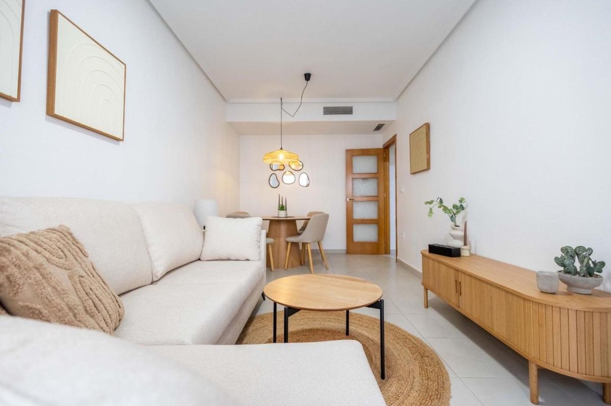 Sale of apartment in Piso en Calle Moriones, Las Piscinas Naturales, Torrevieja, Torrevieja
photo 2