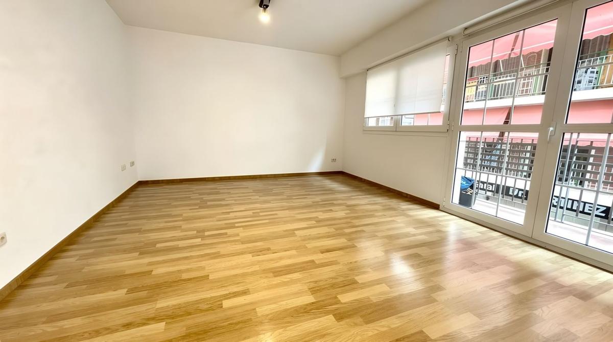 Venta de piso en Piso en Calle de Tomàs Ortuño, Centro Urbano, Benidorm, Benidorm
photo 3