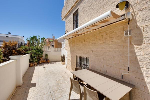 Chalet adosado en Avenida de Inglaterra, 54, Los Europeos, Torrevieja photo 1