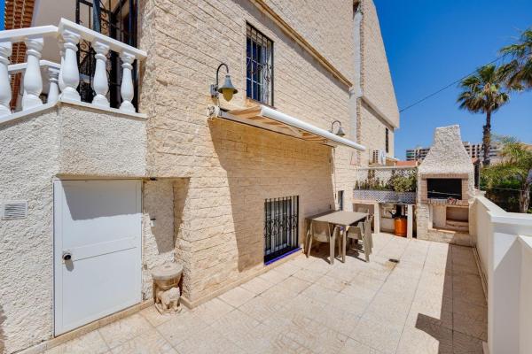 Chalet adosado en Avenida de Inglaterra, 54, Los Europeos, Torrevieja thumbnail 2