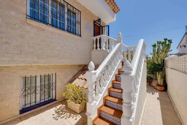 Chalet adosado en Avenida de Inglaterra, 54, Los Europeos, Torrevieja photo 4