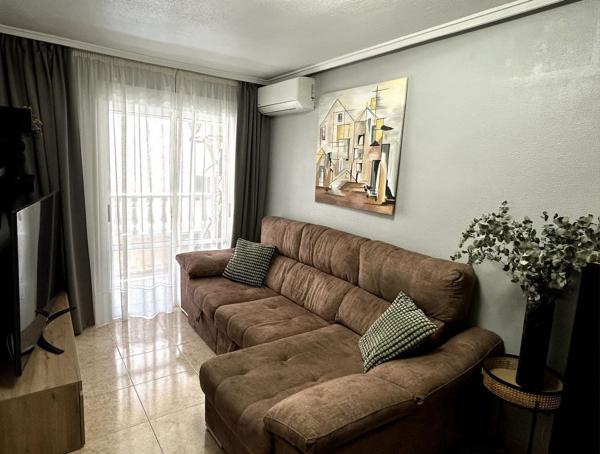 Venta de piso en Piso en Calle Torresal, El Molino, Torrevieja, Torrevieja
photo 1