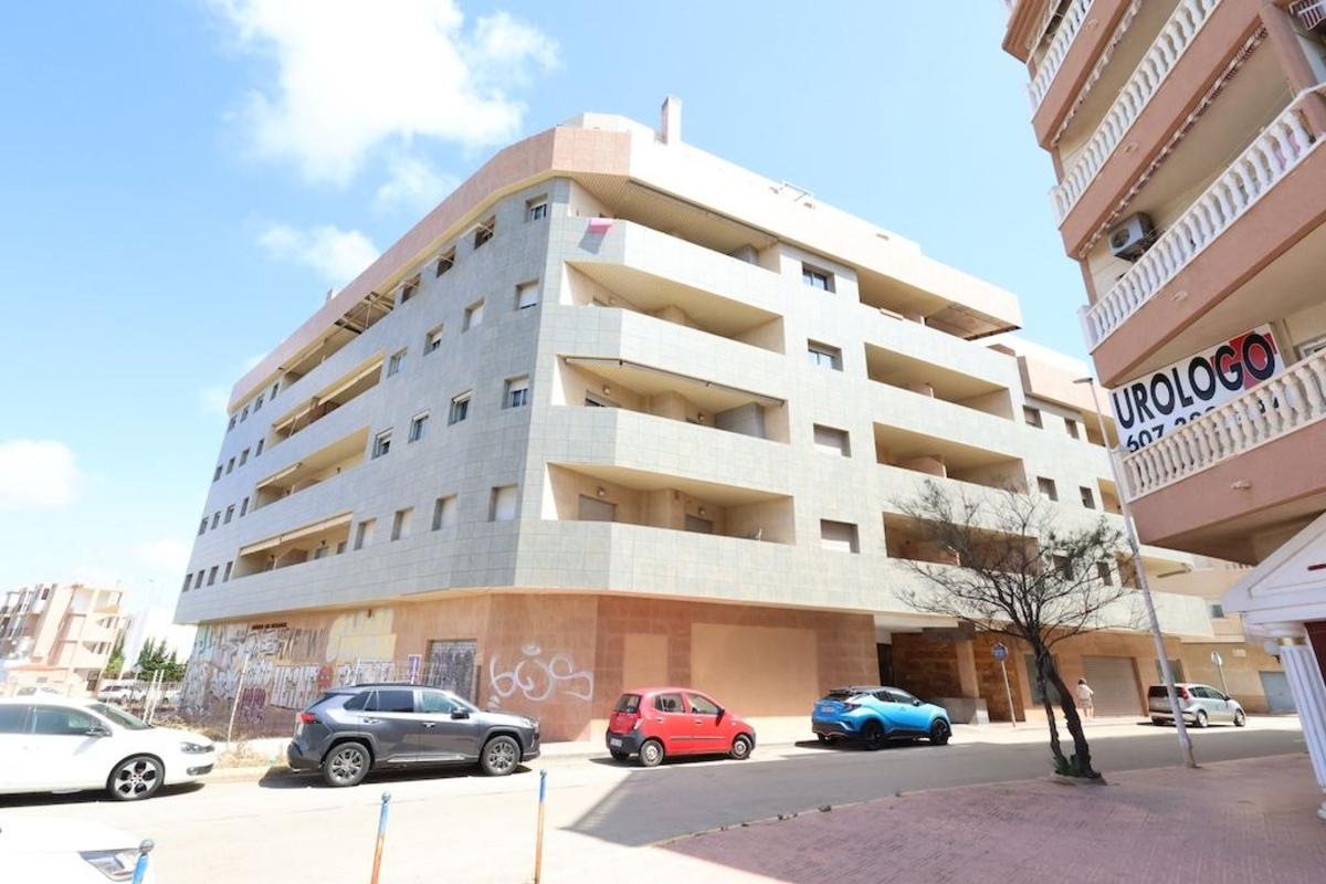 Venta de piso en Piso en Calle San Antonio, Gaspar Perrelló, Torrevieja, Torrevieja
photo 1