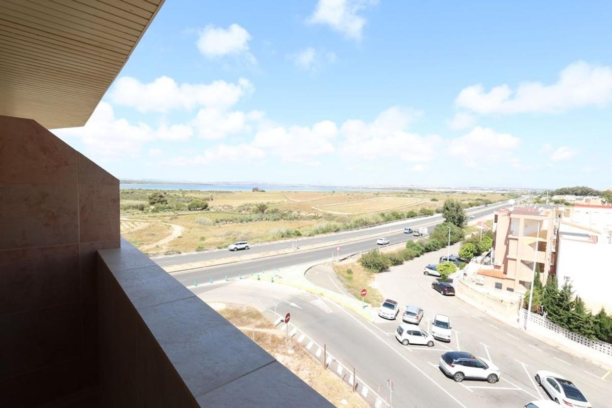 Venta de piso en Piso en Calle San Antonio, Gaspar Perrelló, Torrevieja, Torrevieja
photo 3