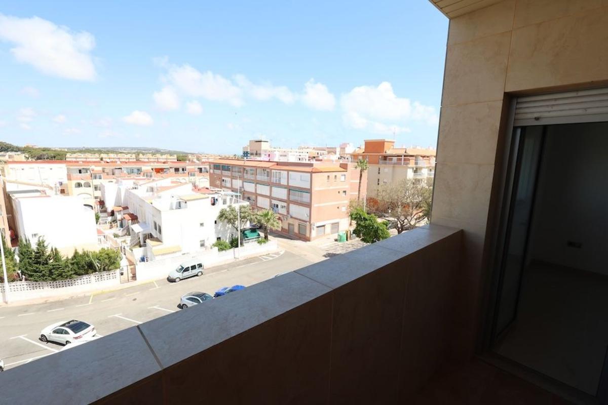 Venta de piso en Piso en Calle San Antonio, Gaspar Perrelló, Torrevieja, Torrevieja
photo 4