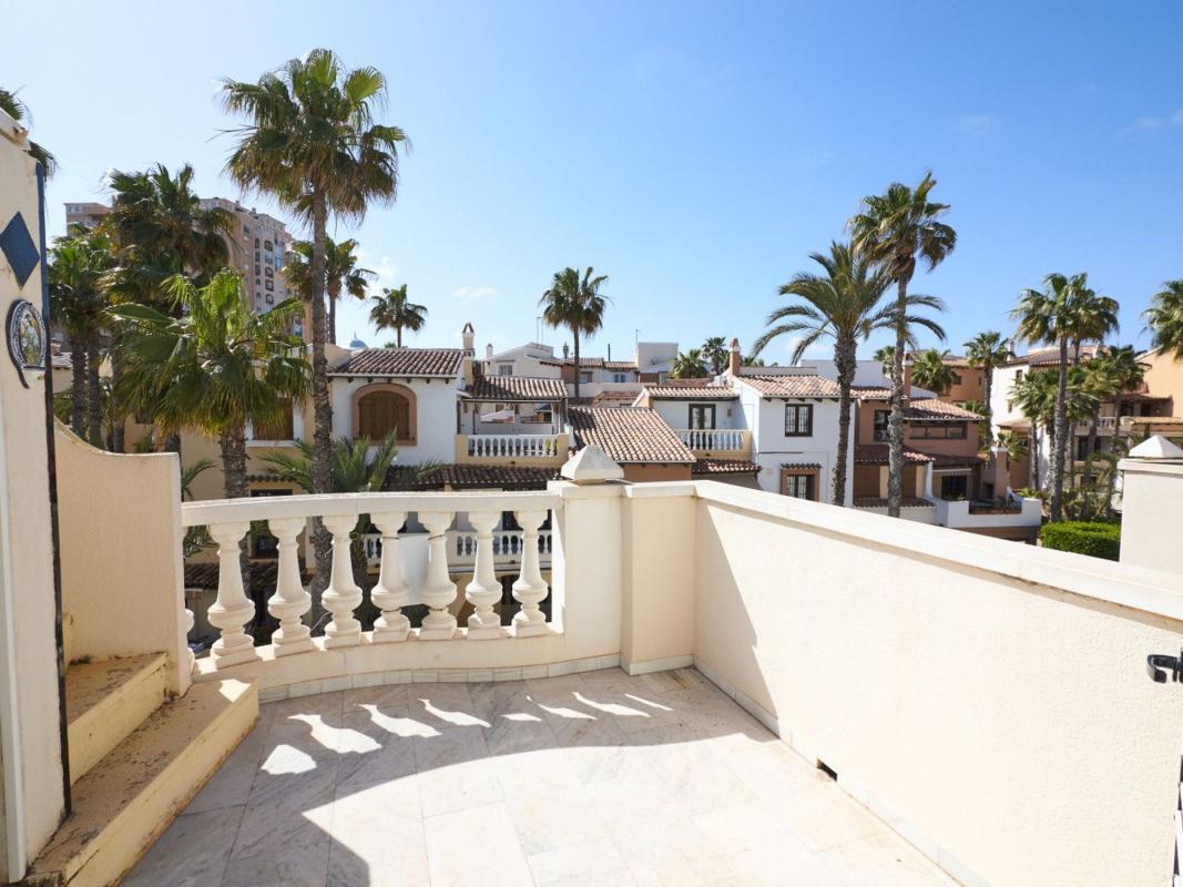 Sprzedaż mieszkania w Piso en Calle Poeta Rabindranath Tagore, Zona los Frutales, Torrevieja, Torrevieja
photo 5