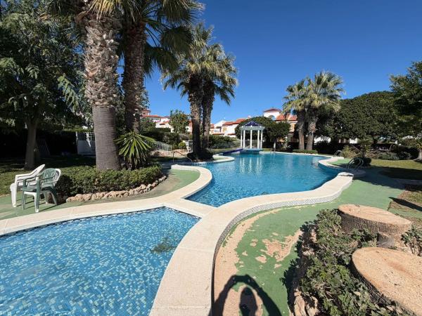 Chalet adosado en Calle Abedul, Cañada del Molino, Torrevieja photo 1