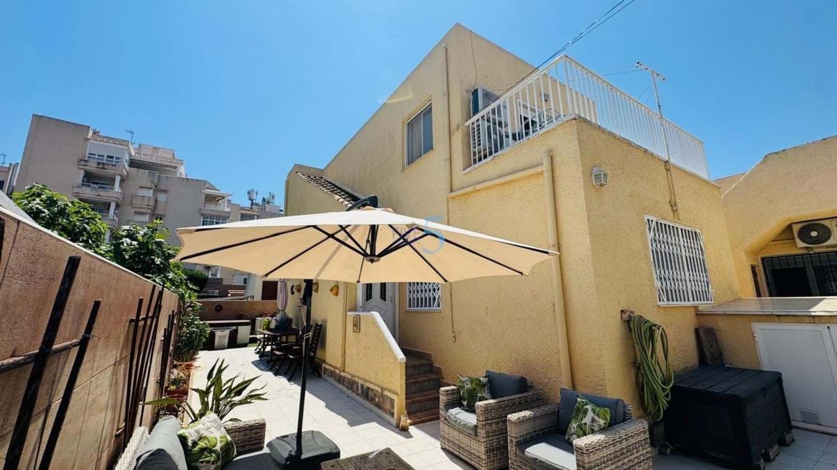 Sale of independent chalet in Casa o chalet en Nueva Torrevieja, Torrevieja, Torrevieja
photo 1