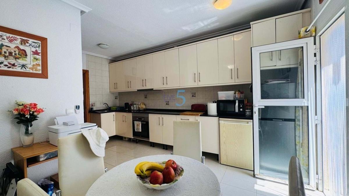 Sale of independent chalet in Casa o chalet en Nueva Torrevieja, Torrevieja, Torrevieja
photo 4