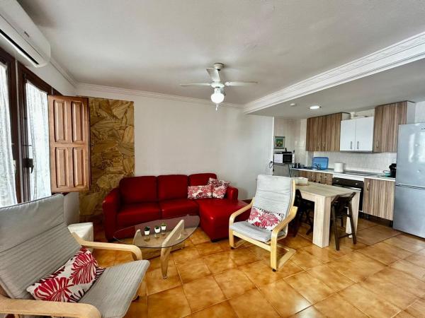 Chalet adosado en Avenida Suiza, Los Europeos, Torrevieja thumbnail 1