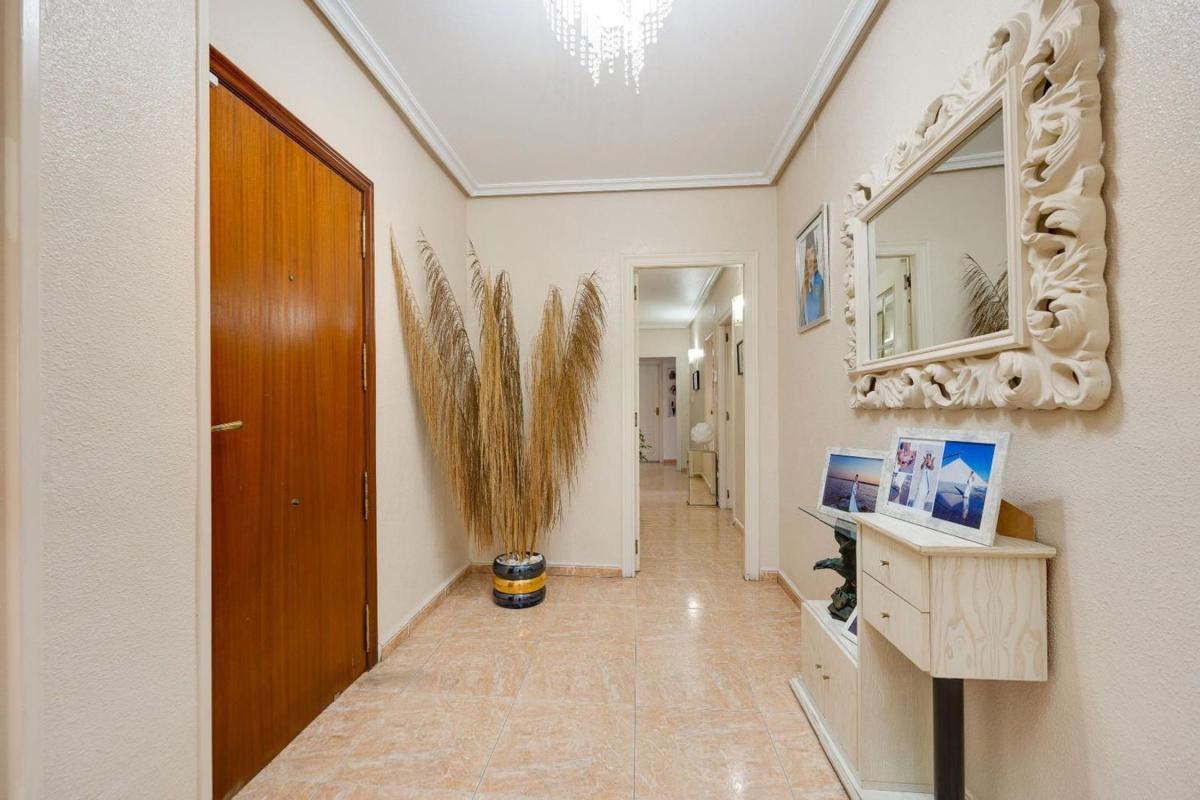 Sale of apartment in Piso en Centro - Muelle Pesquero, Torrevieja, Torrevieja
photo 4