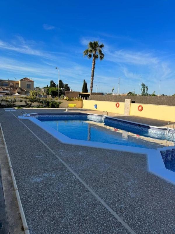 Sprzedaż niezależnego domku jednorodzinnego w  Chalet pareado en Calle Francisco Diez Martinez, La Siesta - El Salado - Torreta, Torrevieja, Torrevieja photo 5