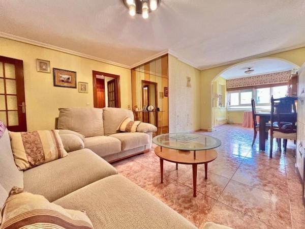 Sale of flat in Piso en Calle Pantaleón Boné, Carolinas Altas, Alicante / Alacant, Alicante
photo 1