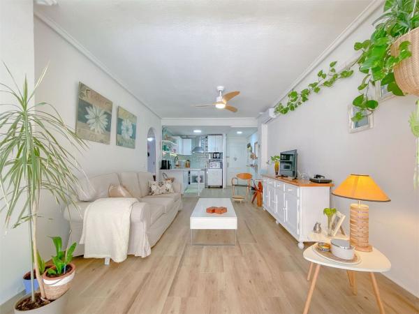 Sale of flat in Piso en Calle de Pedro Lorca, Las Piscinas Naturales, Torrevieja, Torrevieja
 photo 4