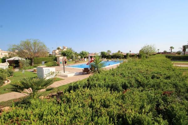 Casa o chalet independiente en Avenida de las Urracas, 1, La Siesta - El Salado - Torreta, Torrevieja thumbnail 2