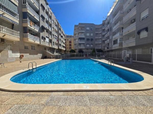 Venta de piso en Piso en Avenida Diego Ramírez Pastor, Antonio Machado, Torrevieja, Torrevieja
photo 1