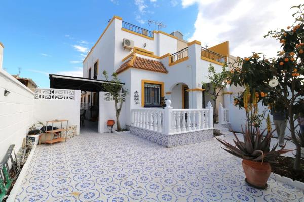 Chalet adosado en Calle Alfredo Kraus, 2, La Siesta - El Salado - Torreta, Torrevieja photo 1