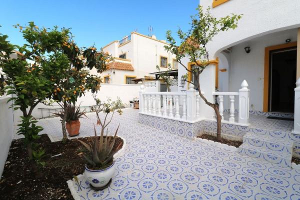 Chalet adosado en Calle Alfredo Kraus, 2, La Siesta - El Salado - Torreta, Torrevieja photo 2