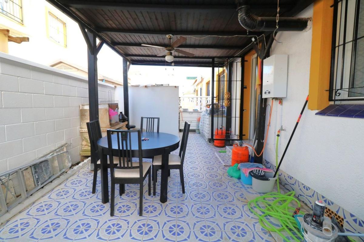Venta de chalet adosado en  Chalet adosado en Calle Alfredo Kraus, 2, La Siesta - El Salado - Torreta, Torrevieja , Torrevieja photo 5