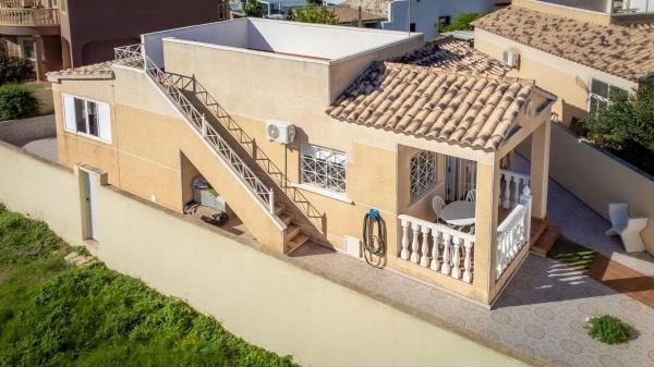 Casa o chalet independiente en Calle del Lago, La Siesta - El Salado - Torreta, Torrevieja thumbnail 2