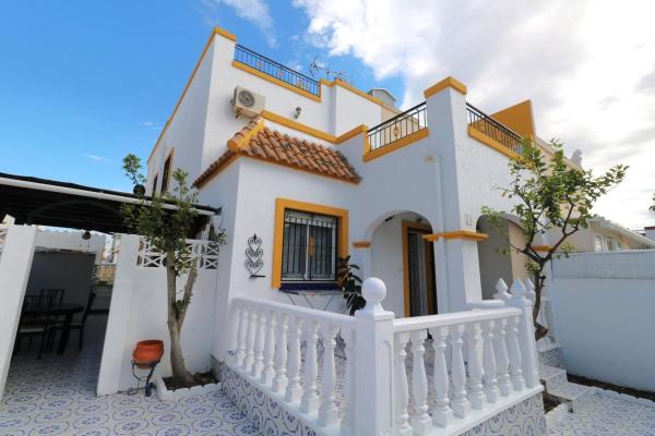 Chalet wolnostojący na sprzedaż w Casa o chalet en Calle Miguel Fleta, La Siesta - El Salado - Torreta, Torrevieja, Torrevieja photo 1
