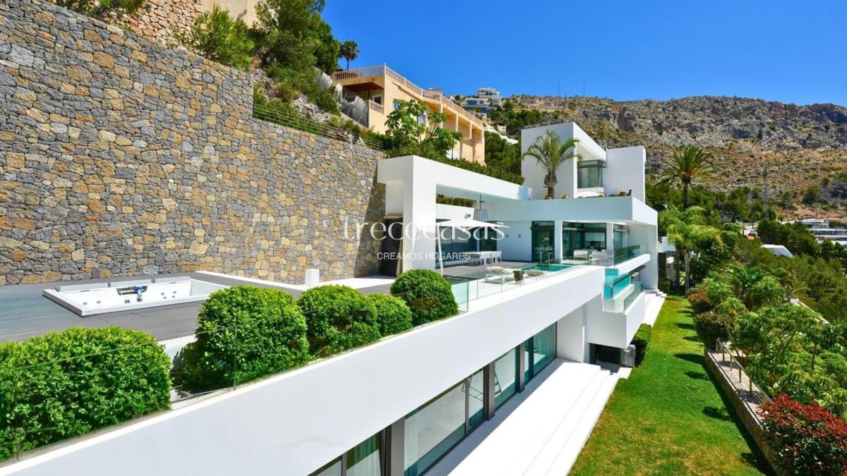 Properties for sale and rent in Spain photo 3
