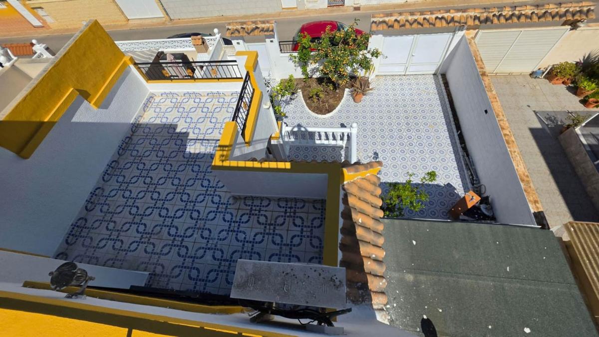 Sprzedaż niezależnego domku jednorodzinnego w Chalet pareado en Calle Alfredo Kraus, 76, La Siesta - El Salado - Torreta, Torrevieja, Torrevieja photo 3