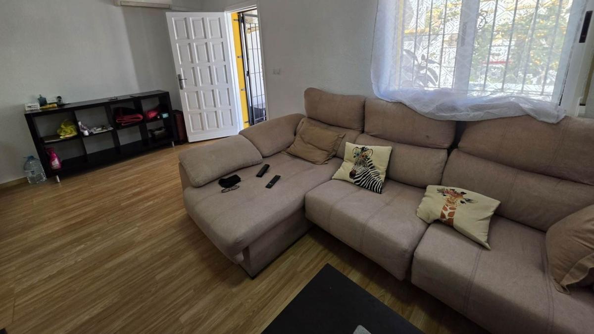 Sprzedaż niezależnego domku jednorodzinnego w Chalet pareado en Calle Alfredo Kraus, 76, La Siesta - El Salado - Torreta, Torrevieja, Torrevieja photo 4