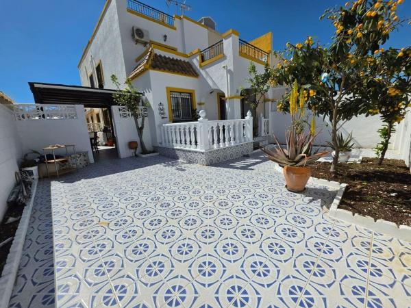 Chalet adosado en Calle Francisco Diez Martinez, La Siesta - El Salado - Torreta, Torrevieja photo 1
