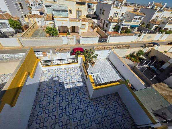 Chalet adosado en Calle Francisco Diez Martinez, La Siesta - El Salado - Torreta, Torrevieja photo 4
