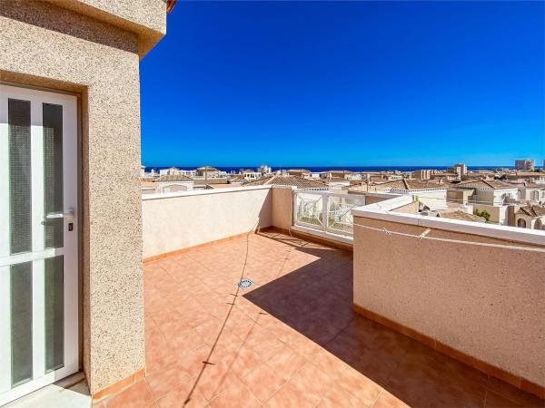 Chalet adosado en Avenida Paris, Aguas Nuevas, Torrevieja thumbnail 2