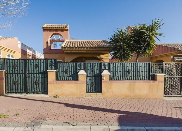 Casa o chalet independiente en Parque Acuático - Sector 25, Torrevieja photo 1
