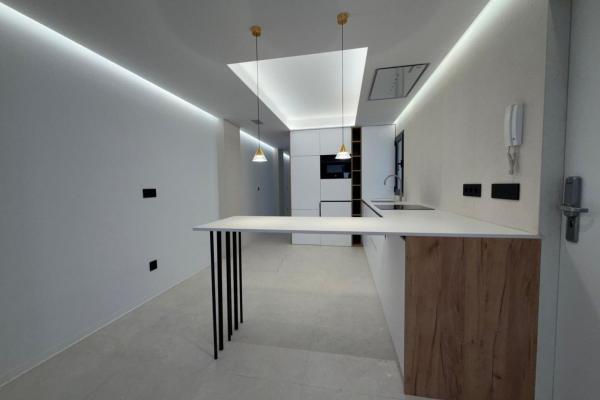 Sale of flat in Piso en Casco Histórico-Santa Cruz, Alicante / Alacant, Alicante
thumbnail 2