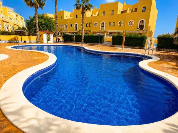 Chalet adosado en Calle de Gaianes, Pueblo Español - Coveta Fumá, El Campello photo 2