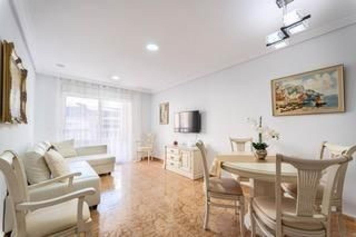 Продажа квартиры на Piso en Calle Ulpiano, Las Piscinas Naturales, Torrevieja, Торревьеха
 photo 3