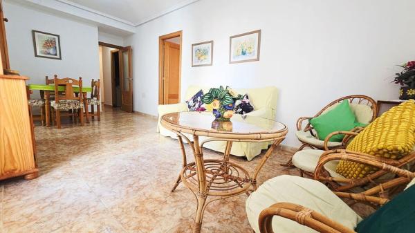 Sale of flat in Piso en Calle Caballero de Rodas, Las Piscinas Naturales, Torrevieja, Torrevieja
 photo 4